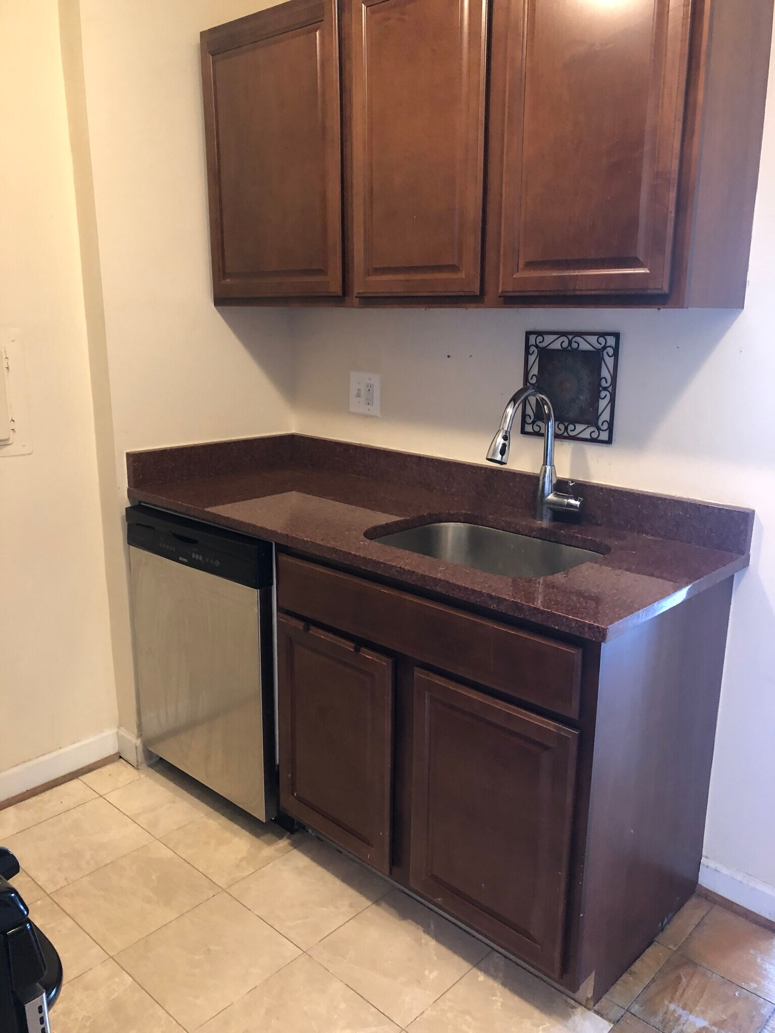 Building Photo - 922 24th St NW