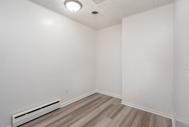 Building Photo - Cozy 1-Bedroom Apartment in Midland $650 p...