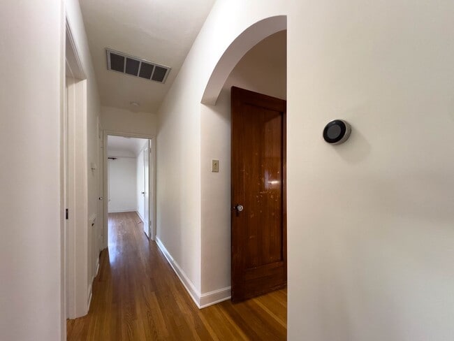 Building Photo - Storybook 3BR Home in Pretigious Rossmoyne...