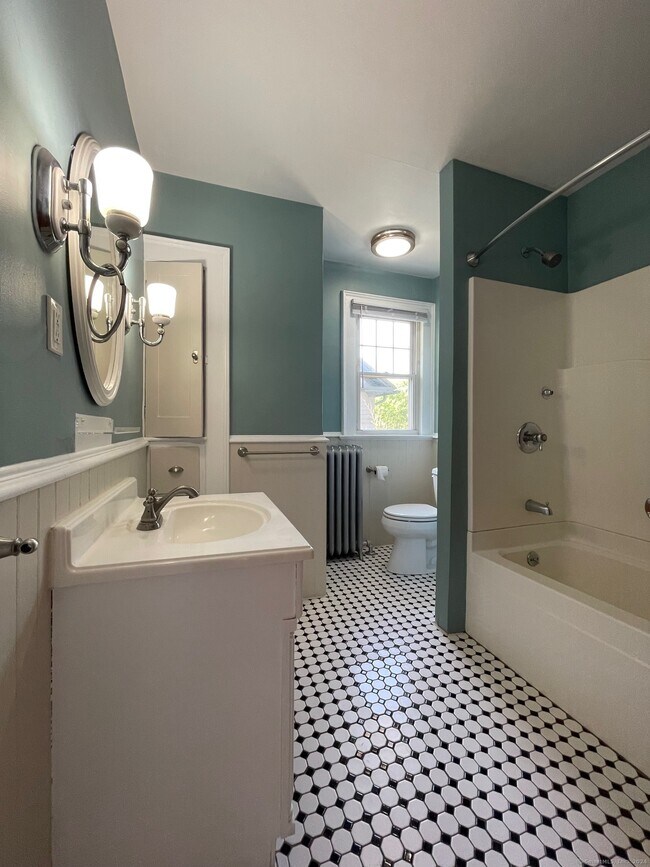 Building Photo - 809 Edgewood Ave