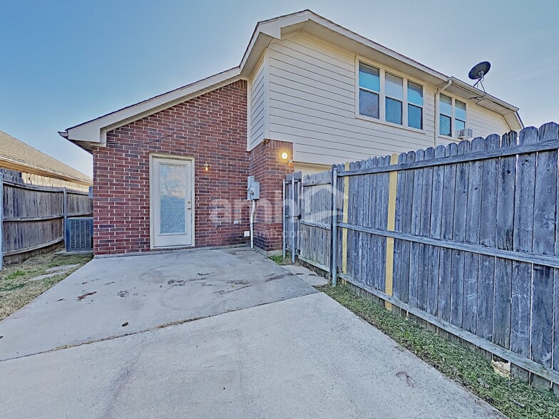 Building Photo - 1637 Myrtle Dr