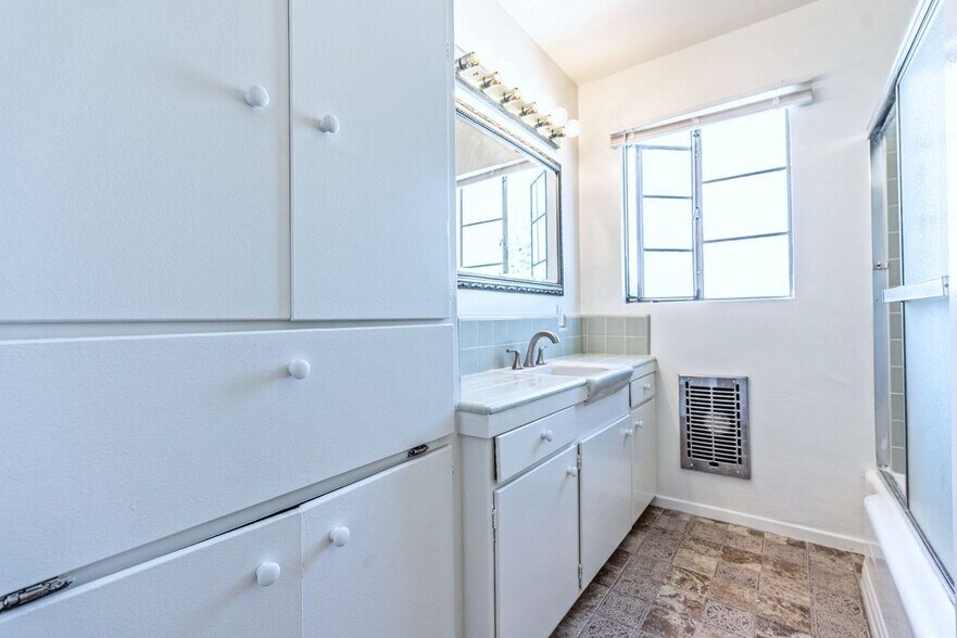 Building Photo - 1801 Fair Oaks Ave