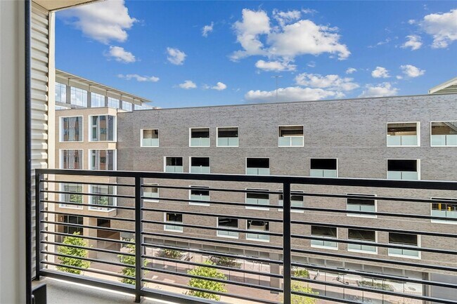 Building Photo - 1701 Simond Ave Ave