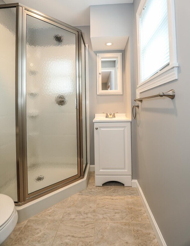 Building Photo - 32 Chapleau Ave