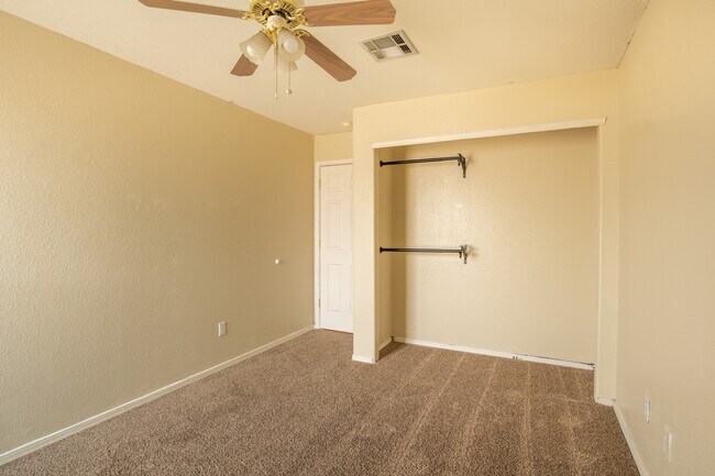Building Photo - 3913 Pearl Ct
