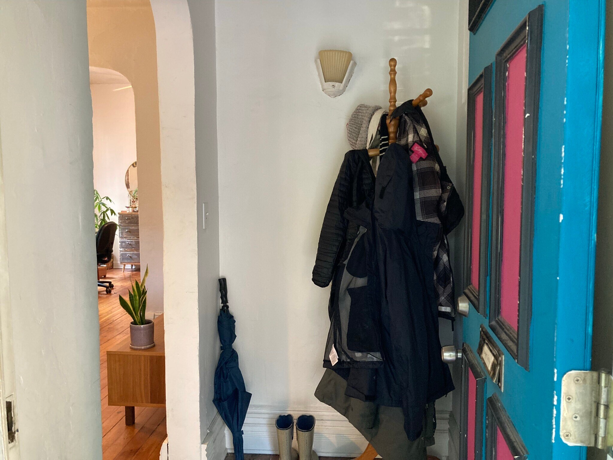 Building Photo - 2909 W Dickens Ave