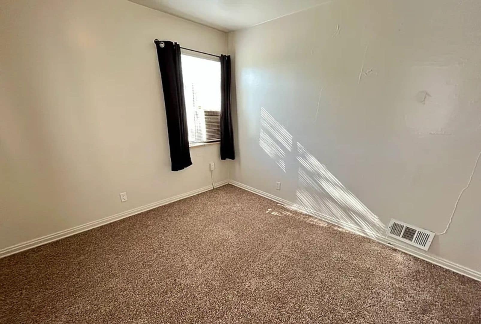 Building Photo - 1385 Otis St