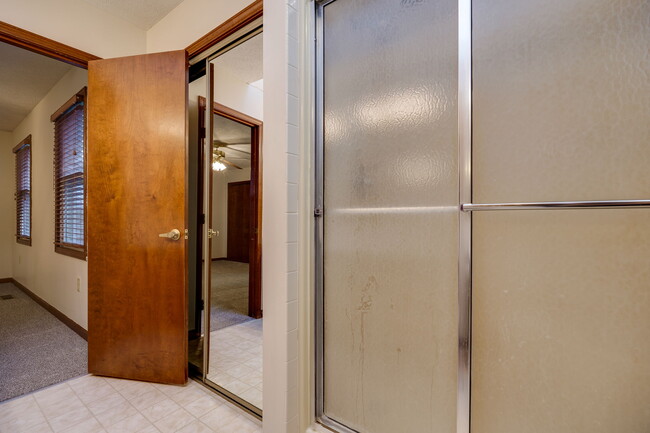 Building Photo - 4527 Williamsport Dr