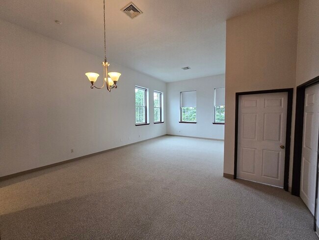 Building Photo - 147 Rawson Rd