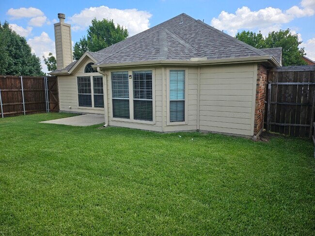 Building Photo - 11612 Wild Pear Ln