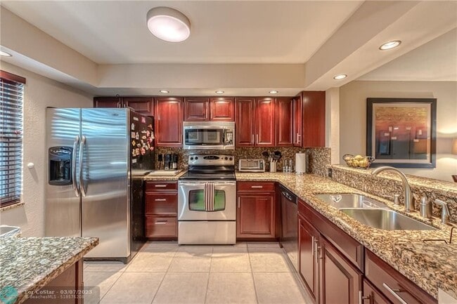 Building Photo - 3850 Oaks Clubhouse Dr