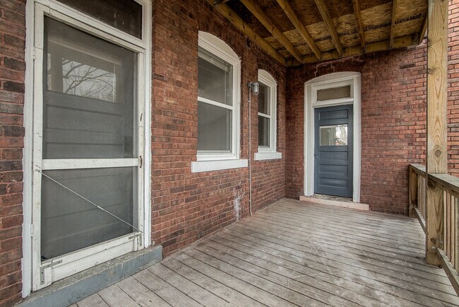 Building Photo - 2008 E 12th St
