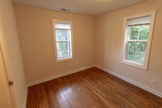 Building Photo - 306 W Worley St