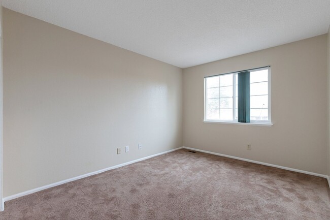 Building Photo - Long Realty & Property Management - 5 Bedr...