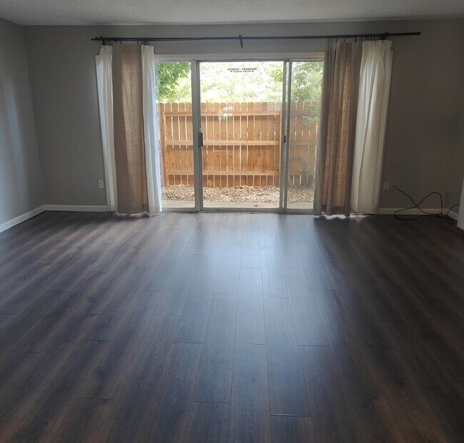 Building Photo - SHORT TERM RENTAL! 3BR/1.5BA Condo Walking Distance to CU