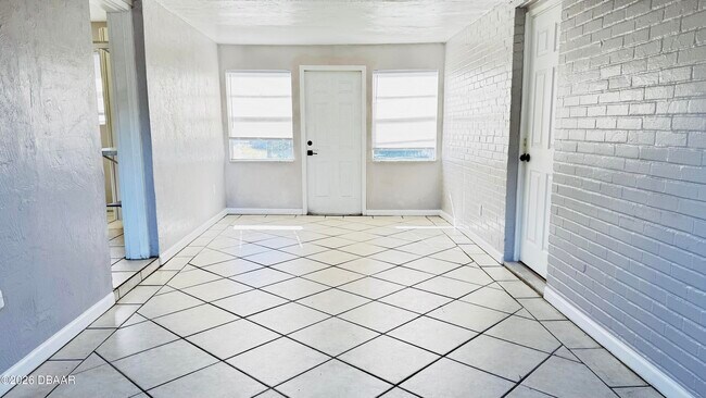 Building Photo - 374 S Halifax Dr