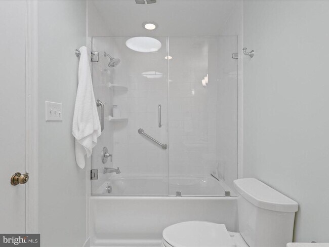 Building Photo - 9715 Ceralene Dr