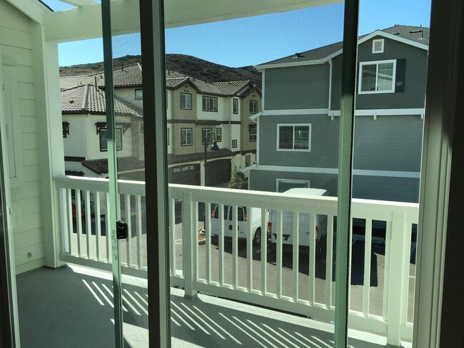 Building Photo - Beautiful 4 bedroom, 3.5 bathroom home in San Luis Obispo!