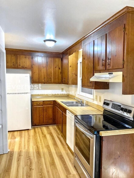 Building Photo - 532D Neck-O-Land Rd