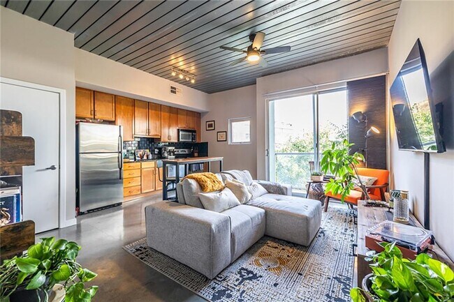 Primary Photo - 620 Glen Iris Dr NE