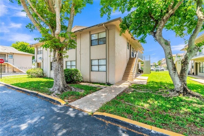 Building Photo - 15350 SW 72nd St