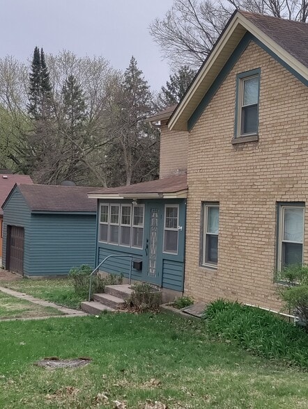 side door - 403 W 1st St