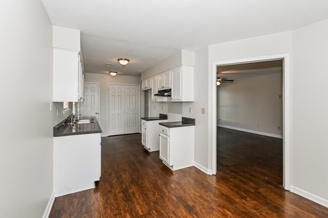 Building Photo - 4371 Rosswood Dr
