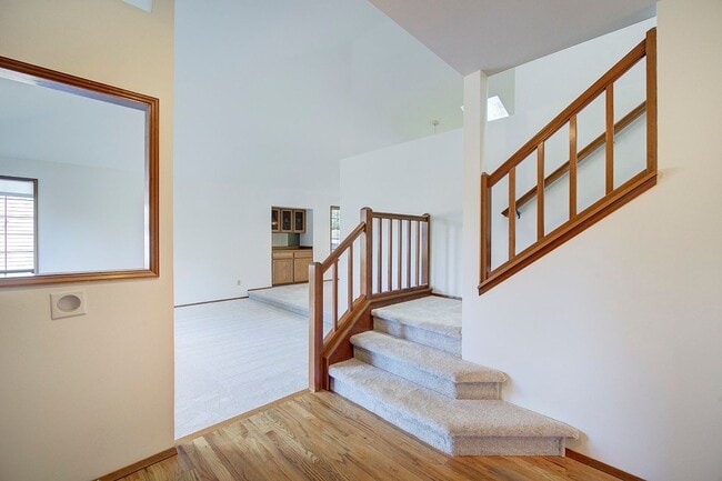 Building Photo - 4Bd/2.5Ba Sammamish Home
