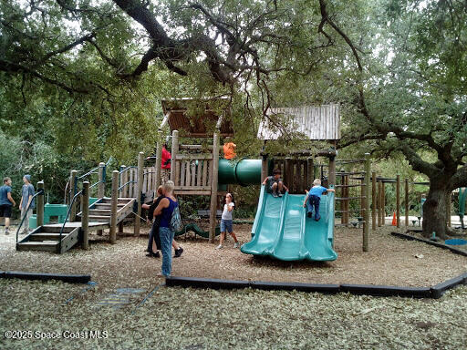 Building Photo - 245 Harbour Dr E