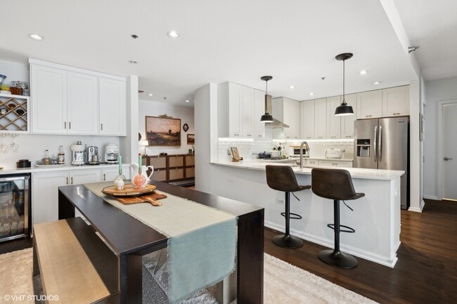 Building Photo - 160 E Illinois St