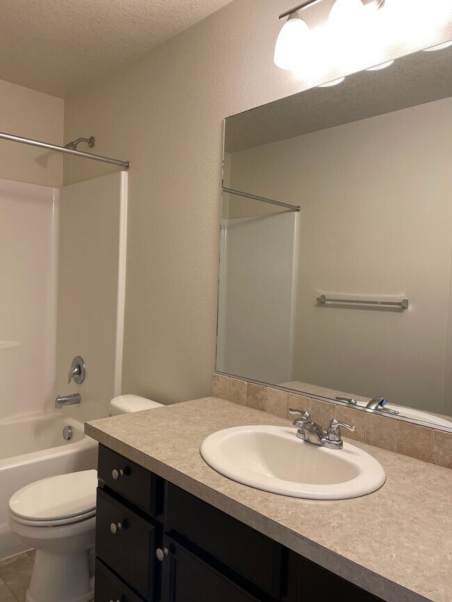 Building Photo - BEAUTIFUL 3 Bedroom 2.5 Bath Home! High Ce...