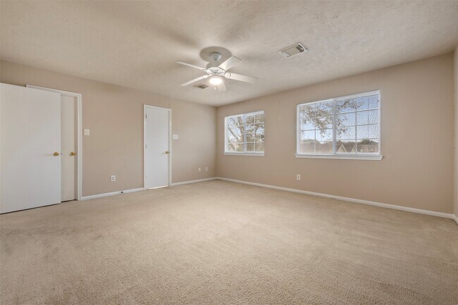 Building Photo - 13615 Ambrose St