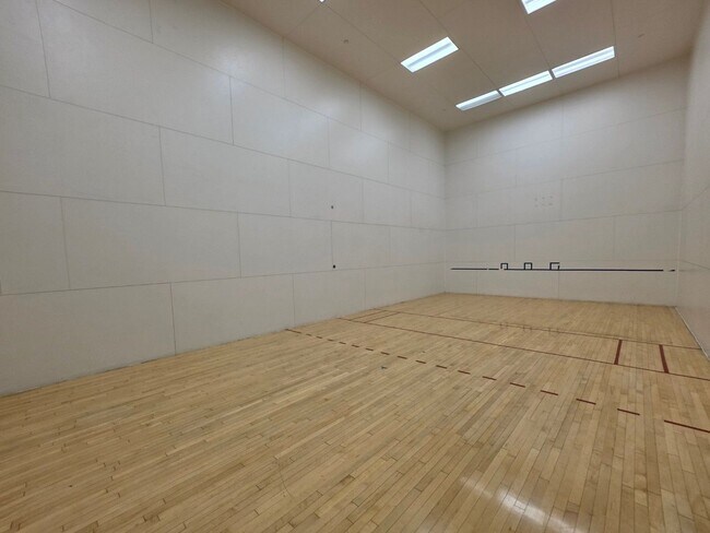 Building Photo - Fantastice High Rise with Full City Views!