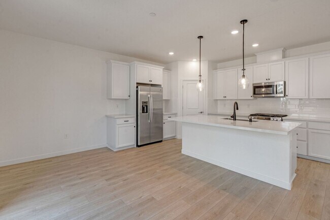Building Photo - Never Lived In 4 Bedroom Home for Rent in Folsom Ranch!
