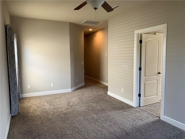 Building Photo - 3709 W Cherokee Rd