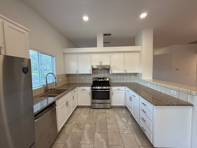 Building Photo - Single story with 3-car Garage!!