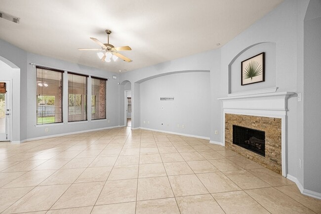 Building Photo - 802 Floriencia St