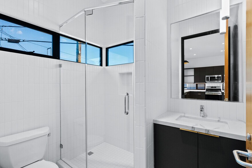 Building Photo - 922 W Clark Ave