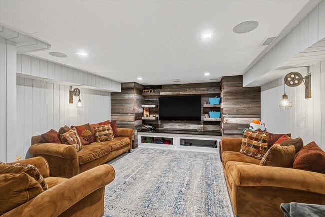 Building Photo - 2076 Valley Lo Ln