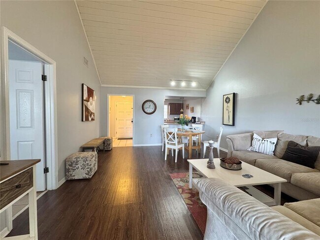 Building Photo - 1106 Villa Ln