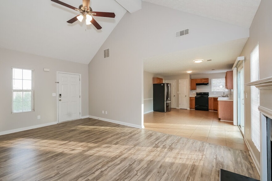 Building Photo - 458 Old Tree Dr