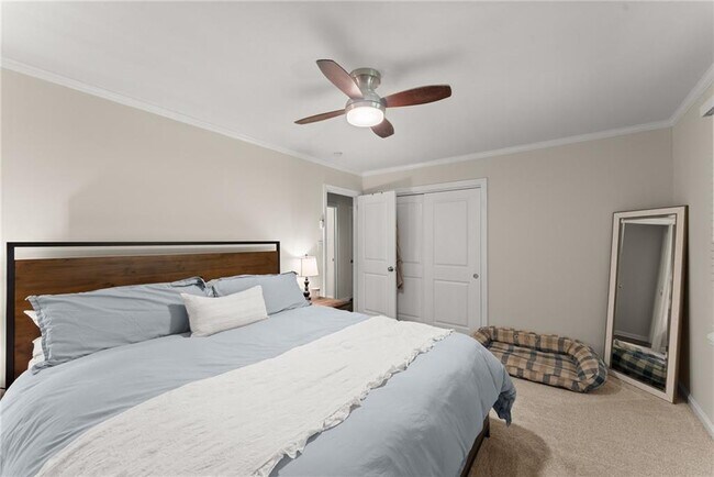 Building Photo - 269 Terrydale Dr SE