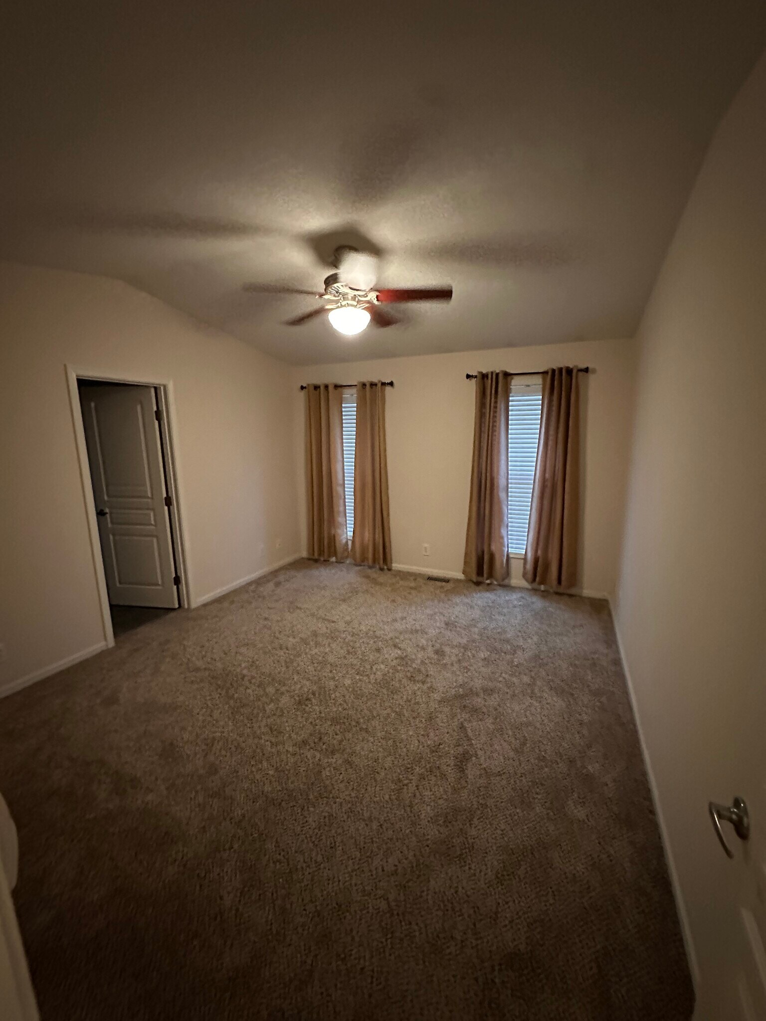 Building Photo - 518 N 5th St