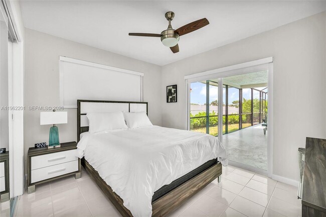 Building Photo - 21320 NE 25th Ct