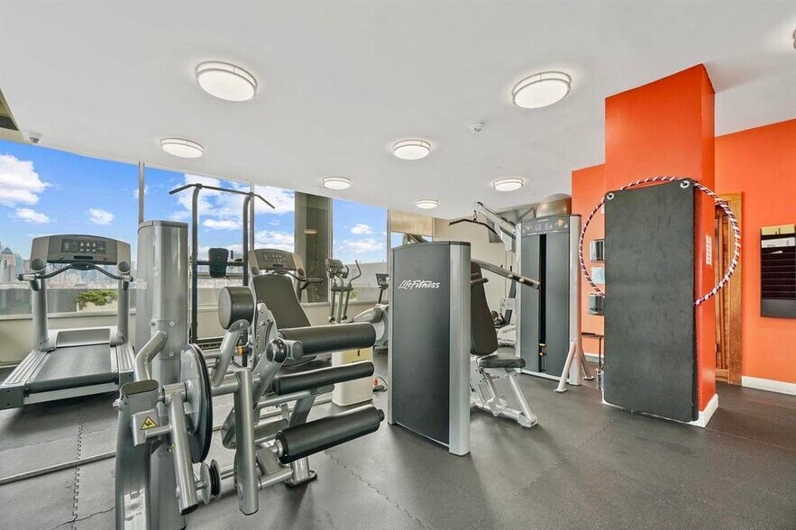 Building Photo - 6050 Boulevard E