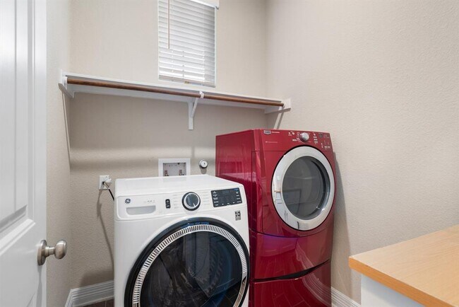 Building Photo - 521 Betony Lp