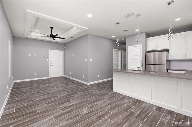 Building Photo - 503-505 W Farm to Market 495