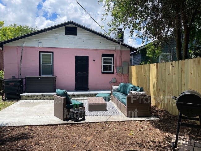 Building Photo - 626 E Waldburg St