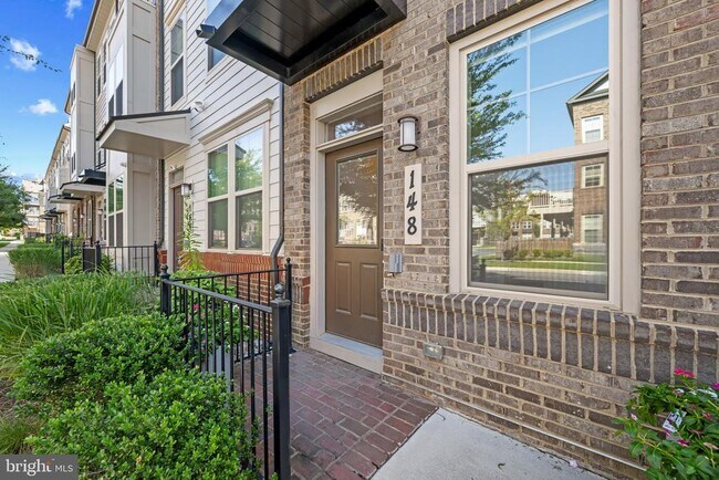 Building Photo - 148 Stowe Dr