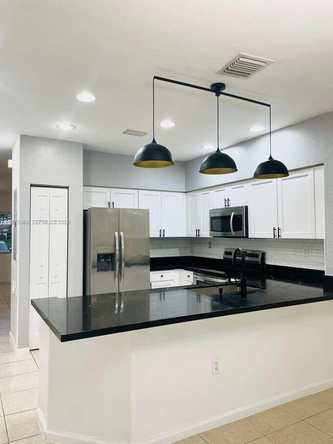 Building Photo - 8344 SW 27th St